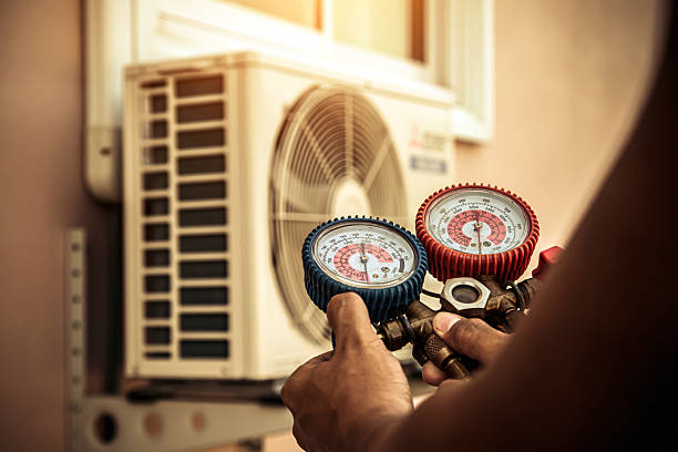 Professional Ac Installation technician working in Manns Harbor, NC